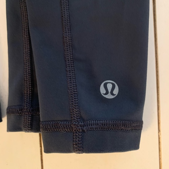 Lululemon // Capri Size 10 - Picture 16 of 16